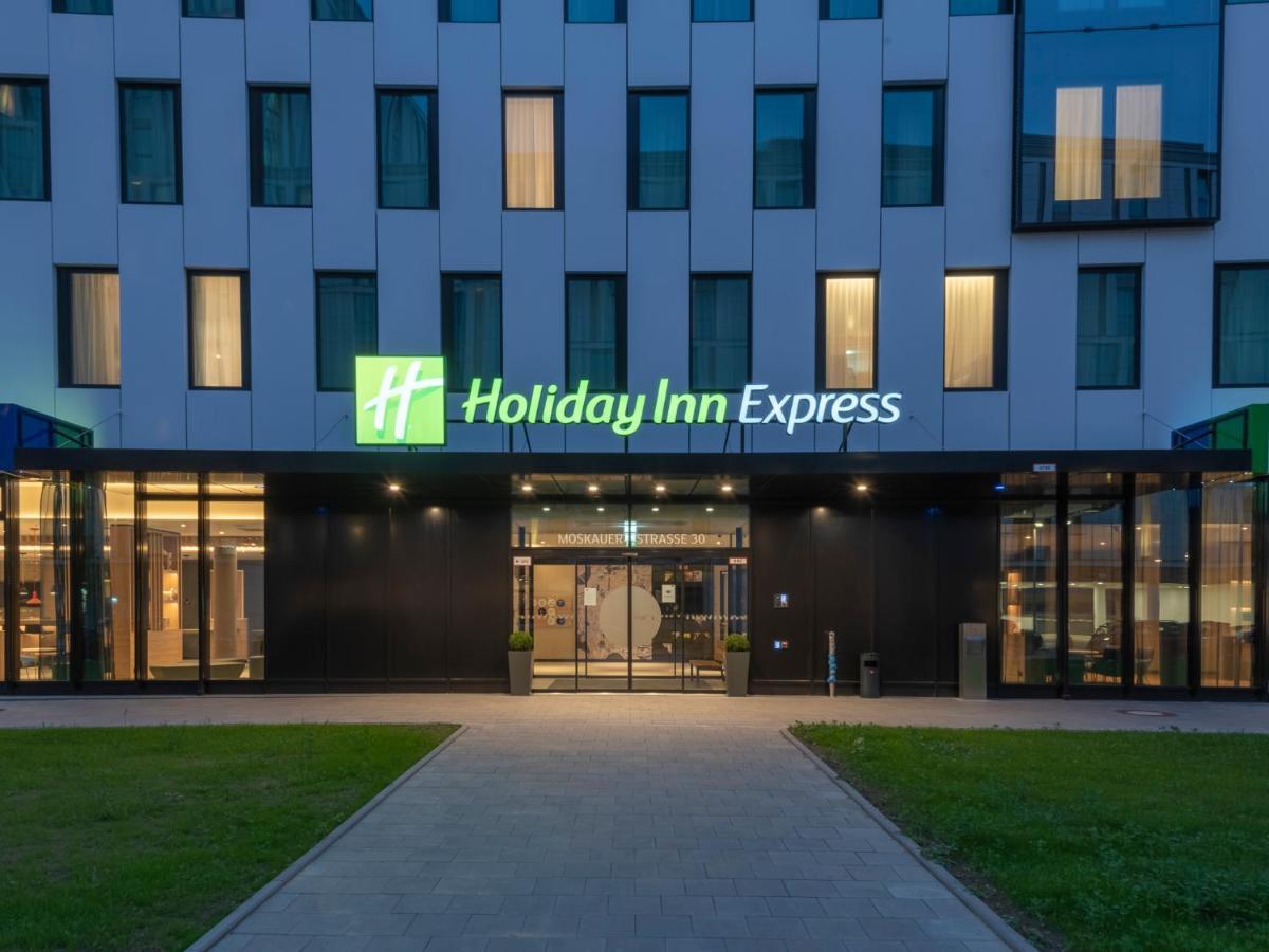 Holiday Inn Express Dusseldorf - Hauptbahnhof, An Ihg Hotel Exteriör bild